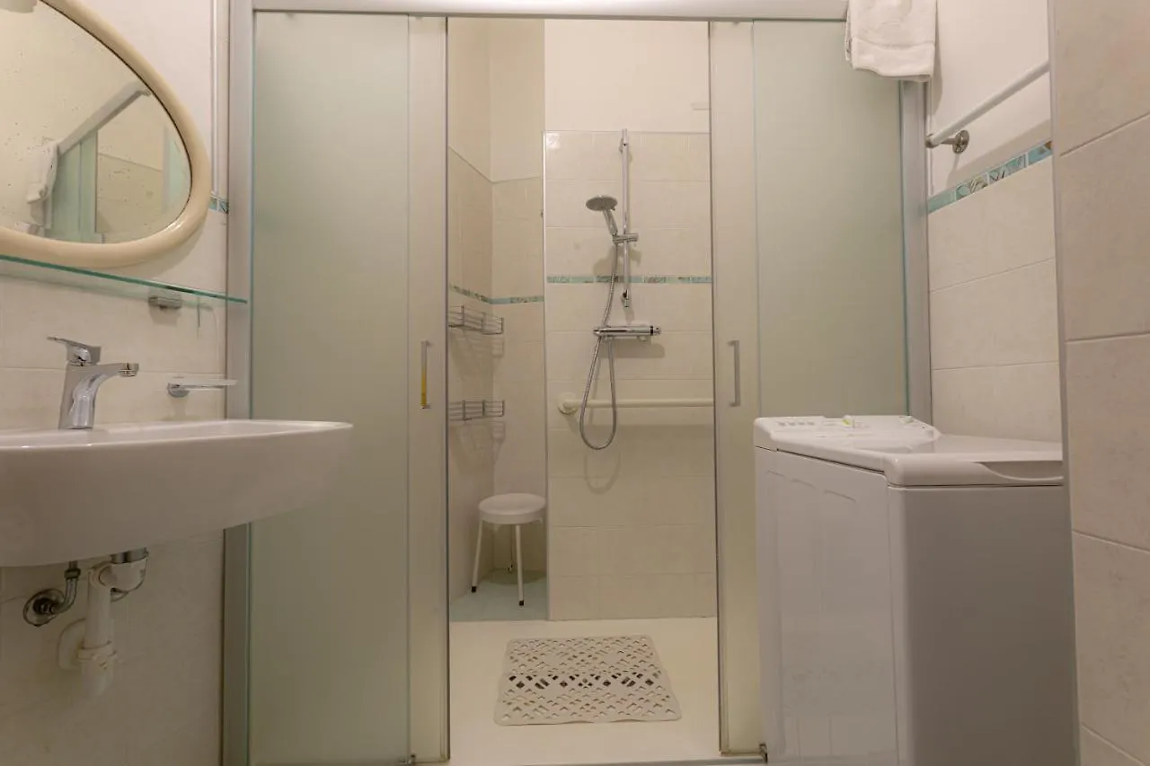Residenza Porta Leoni - Royal Welcome Verona 0*,  Italy