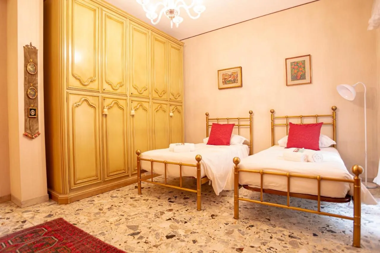 Residenza Porta Leoni - Royal Welcome Verona 0*,  Italy